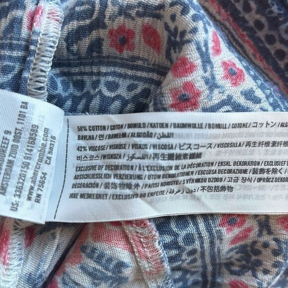 Hollister Printed top - Picture 7 of 7